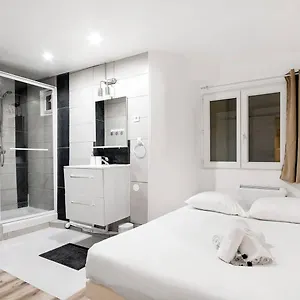 newly-refurbished-flat-central-by-guestready-apartment.fr-paris.fr/